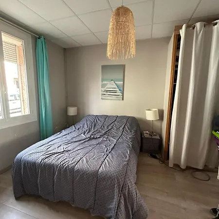 Holiday home Agreable Maison De Avec Patio