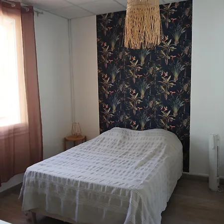 Holiday home Agreable Maison De Avec Patio *